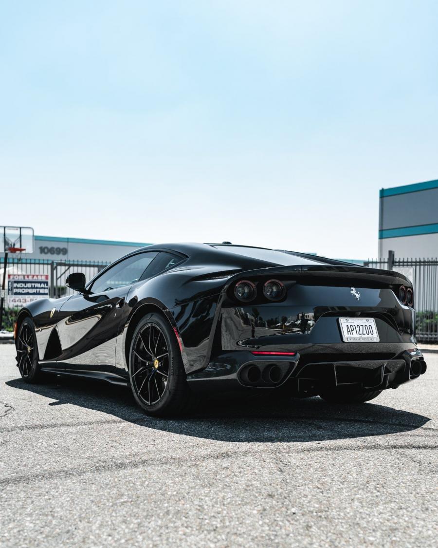  Ferrari 812 Superfast by Impressive Wrap 2019 года  (фото 2 из 5)